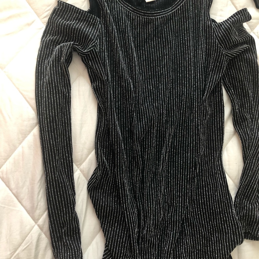 Cold shoulder long sleeved top